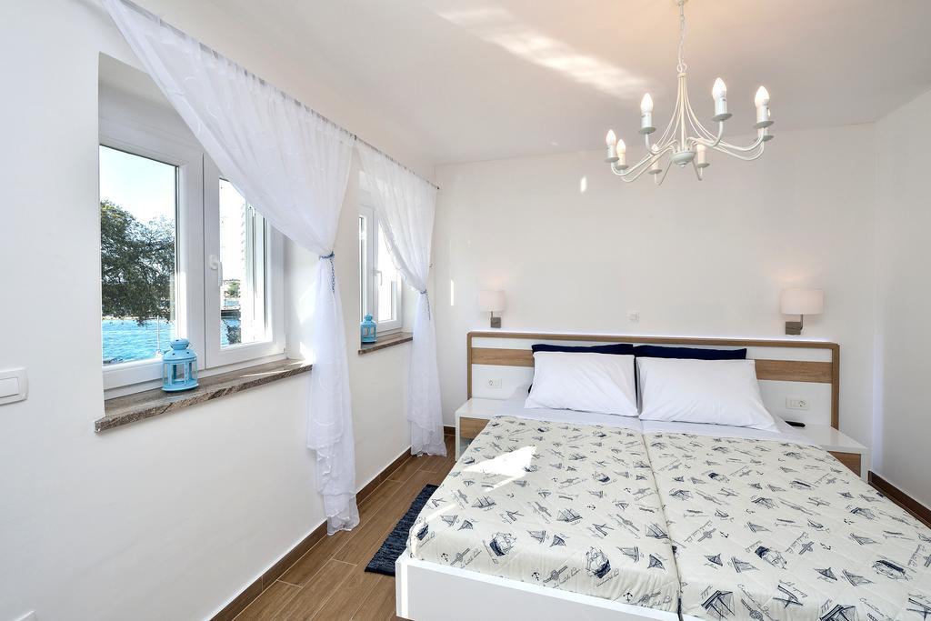 Lavender Apt. W. Balcony In Old Town 扎达尔 外观 照片
