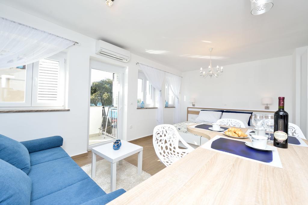 Lavender Apt. W. Balcony In Old Town 扎达尔 外观 照片