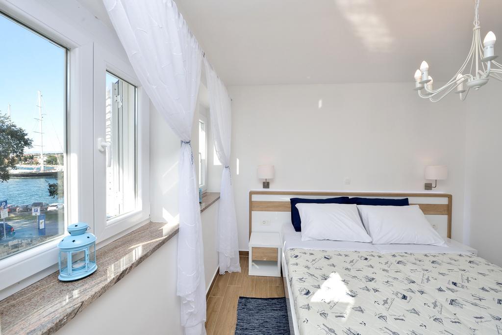 Lavender Apt. W. Balcony In Old Town 扎达尔 外观 照片