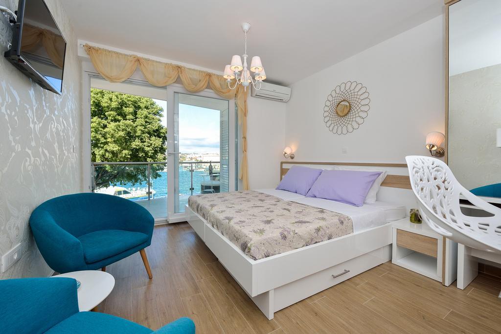 Lavender Apt. W. Balcony In Old Town 扎达尔 外观 照片